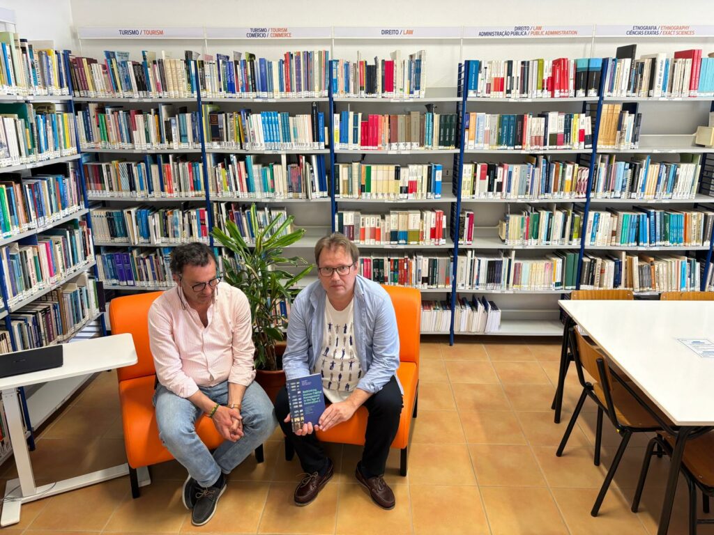 Prof. Tomasz Kawka i prof. Joaquim Pinto Contreiras podczas promocji książki w Portugalii.